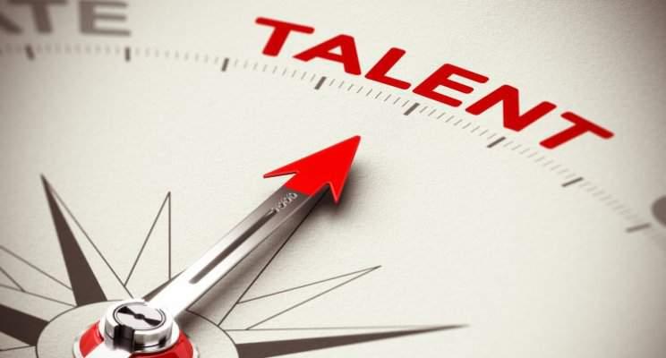 TIP #4 Focus op sterke punten van mensen Doe elke dag iets waardoor je je talenten benut Ga op zoek naar de talenten
