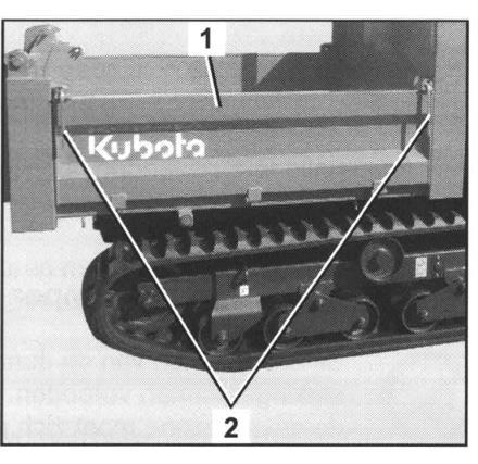 4. Neerlaten van de kantelbak (KC250HR) Regel het motortoerental terug op stationair toerental. Kantelhendel (1) naar achteren bewegen, om de kantelbak te laten zakken.